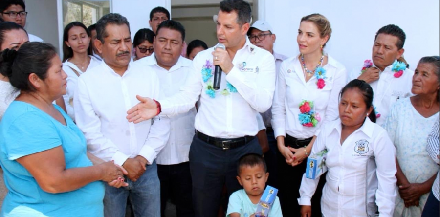 Entrega Alejandro Murat viviendas de Sedatu en la cañada