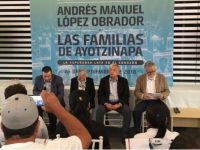 AMLO se reúne con los padres de los 43 normalistas
