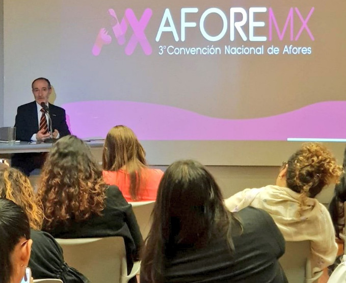 Amafore apoya plan de aumentar edad de jubilación