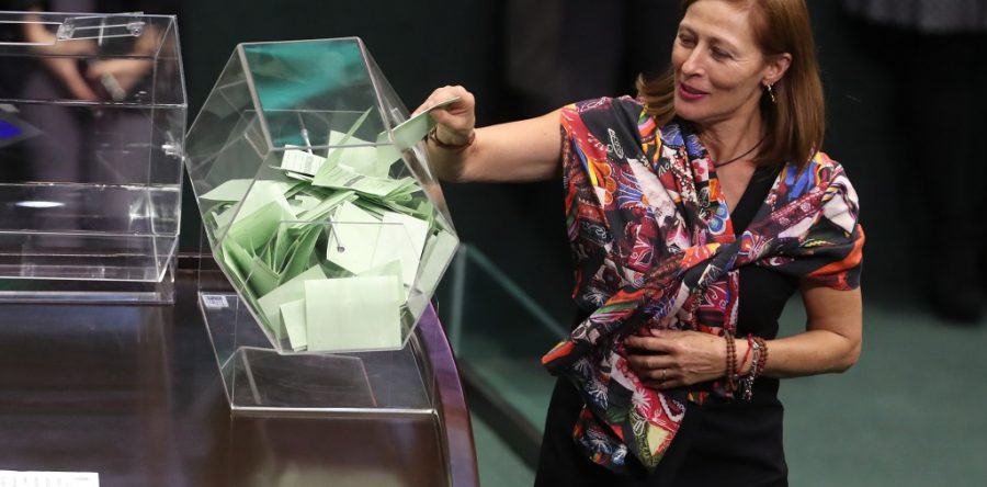 Ante rebatiña, emite Morena convocatoria para comisiones