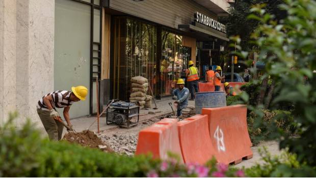 Aprueba Coneval plan para elevar a 100 pesos el salario mínimo