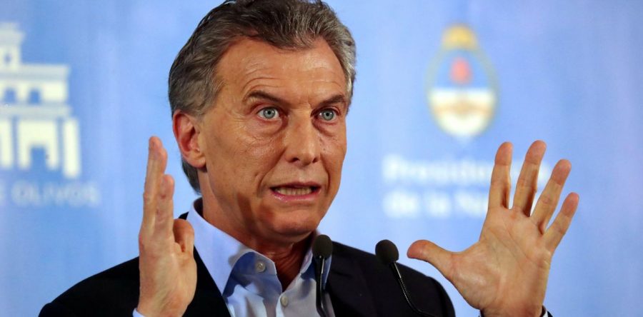 Argentina aplica impuestos a exportaciones y elimina casi el 50% de dependencias por crisis económica