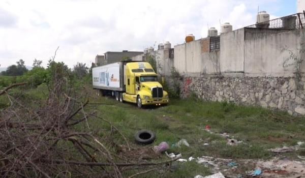 Abandonan tráiler con 157 cadáveres en Jalisco