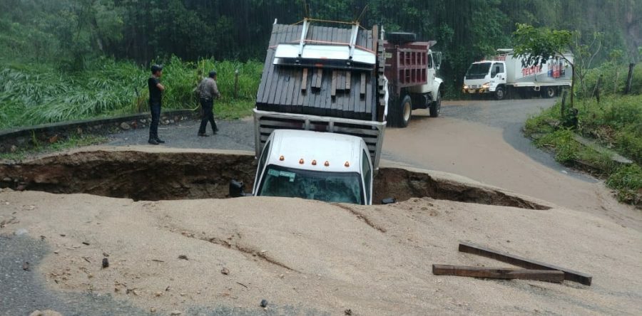 Atienden socavón que afecta carretera interestatal: CEPCO