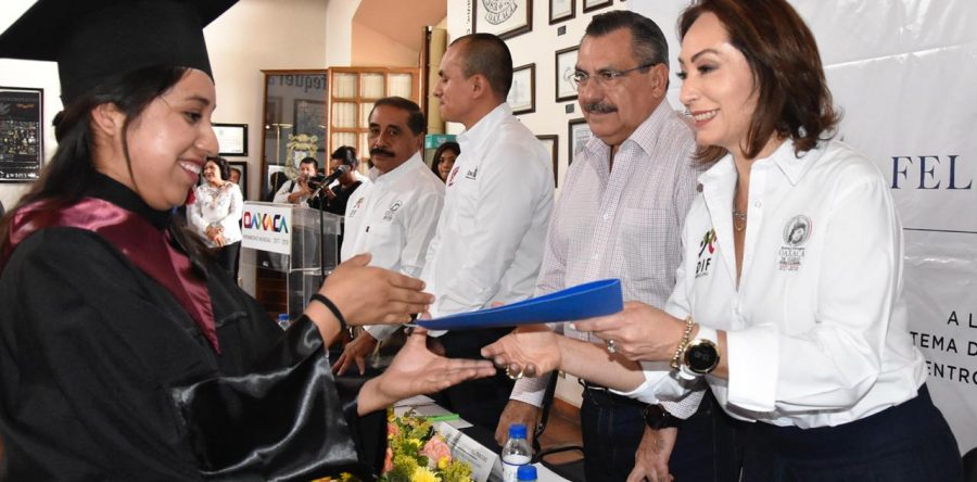 Encabeza Hernández Fraguas ceremonia de graduación de la preparatoria abierta “José Vasconcelos”