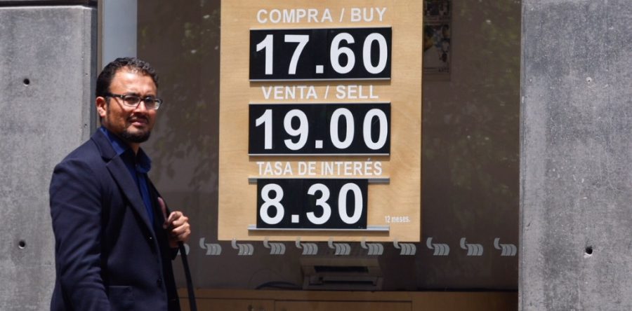 Cede el dólar 7 centavos, se vende en $19.10