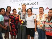 San Francisco Ixhuatán se beneficia con los apoyos y servicios del  Programa “Juntos”: Ivette Morán de Murat