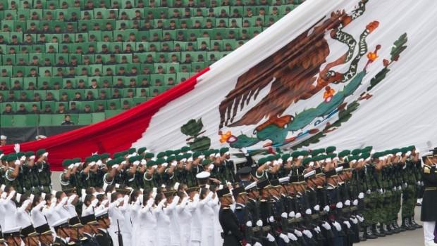 Desfile prueba inviabilidad de Santa Lucía como segunda terminal: ingenieros militares