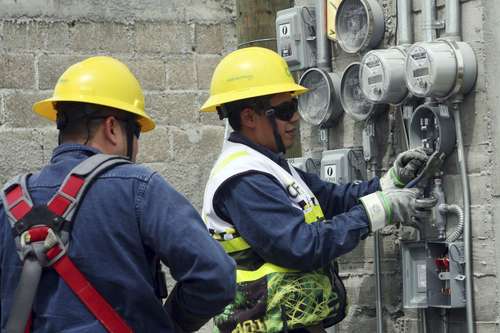 Desorbitadas alzas en tarifas de CFE, acusan hoteleros e industria textil