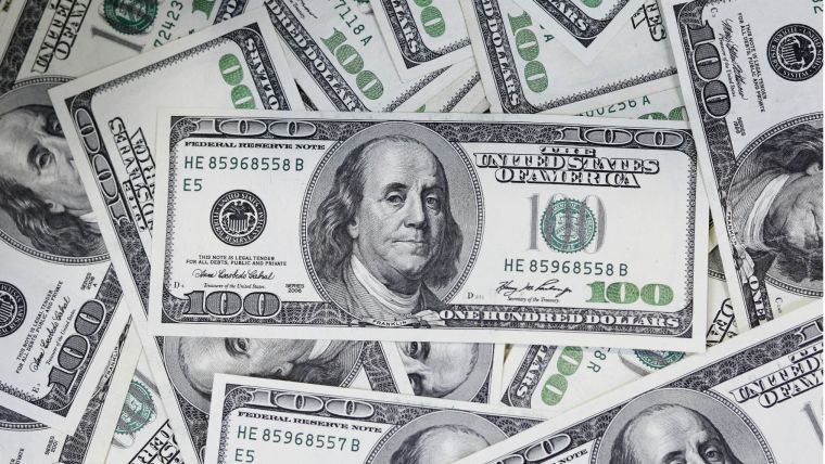 El dólar ‘barre’ al peso junto con otras monedas emergentes