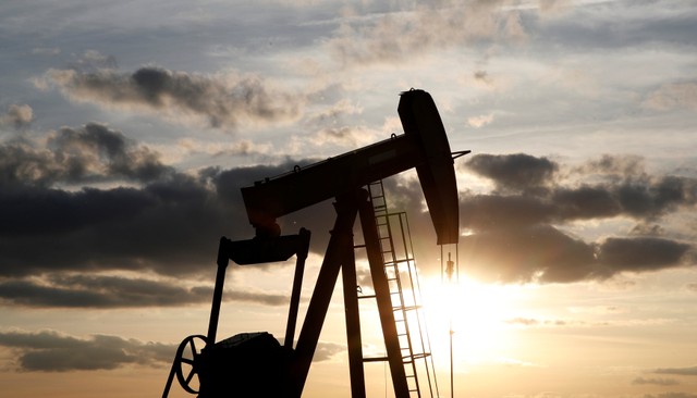 Especialistas estiman que producción diaria de petróleo caiga 200 mil barriles