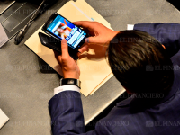 Este senador del PAN intercambia fotos de chica en un chat; preguntan por el padrote