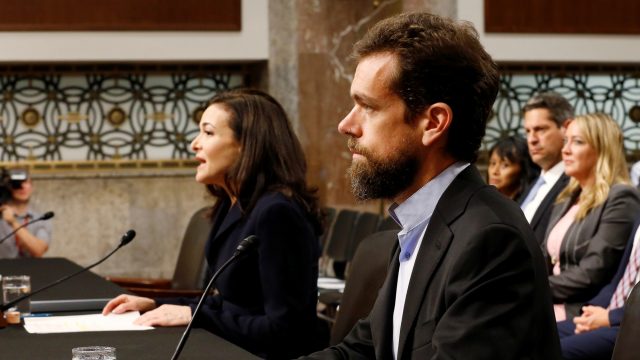 Facebook y Twitter se defienden de críticas de senadores de EU