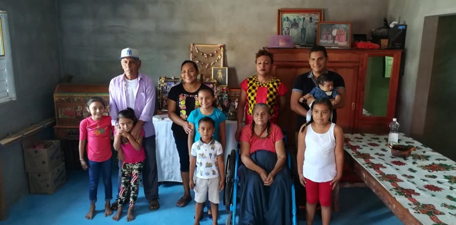 Familias de Xadani realizan autoconstrucción de viviendas