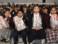 Recibe alumnado de 100 escuelas públicas estímulos a la educación básica