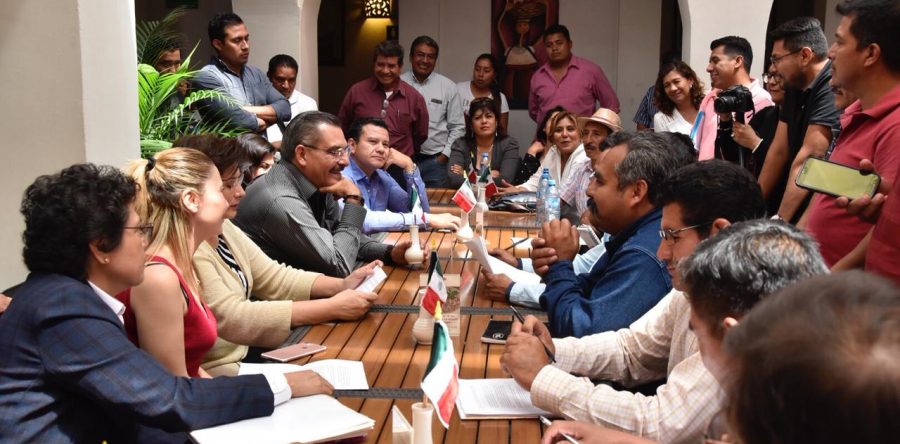 Formalizan acuerdos Gobierno Municipal y sindicalizados; levantan paro de labores