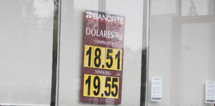 Ligera depreciación del peso ante estancamiento del TLCAN
