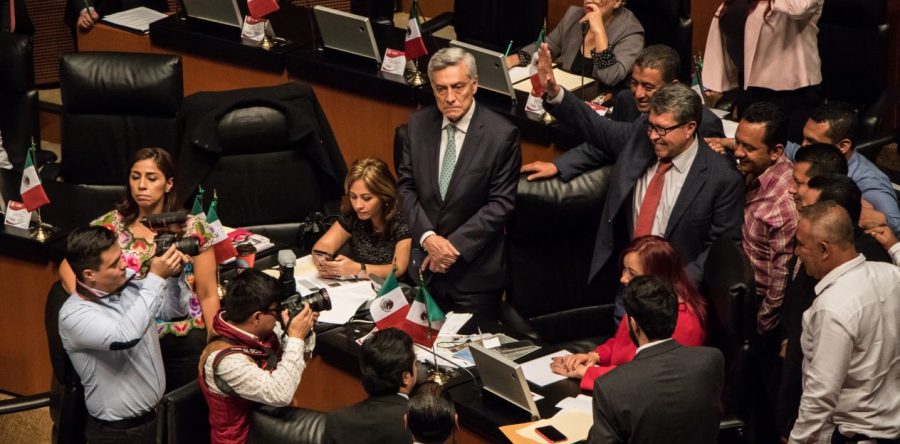 Morena plantea que presidente pueda remover al fiscal general