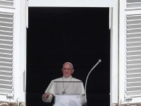 Papa Francisco recomienda silencio ante escándalo de curas pederastas