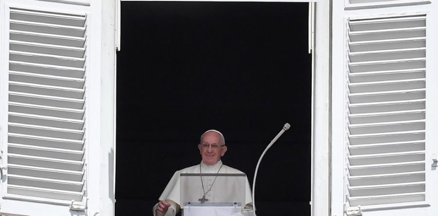 Papa Francisco recomienda silencio ante escándalo de curas pederastas