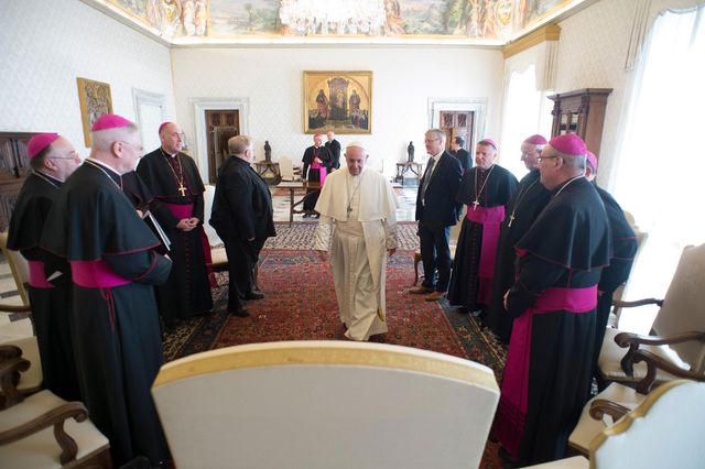 Papa expulsa del sacerdocio al chileno Fernando Karadima