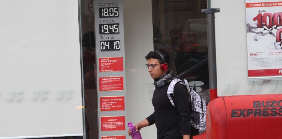 Peso se deprecia; atento a TLCAN