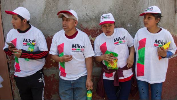 Presenta Morena iniciativa para impedir que partidos usen los colores de la bandera