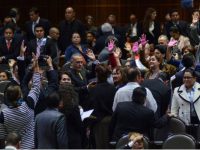 Quitan al PRI oficinas en San Lázaro