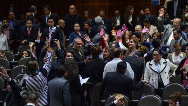 Quitan al PRI oficinas en San Lázaro