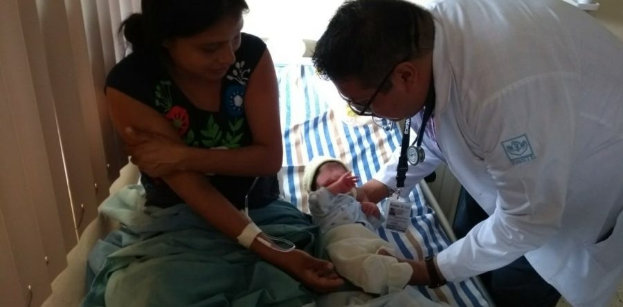 Brinda centro de salud de Jalapa de Díaz atención a madre e hijo por parto fortuito