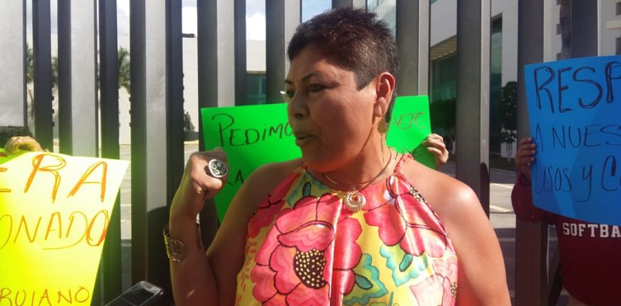 Pobladores de Ánimas Trujano protestan en el Congreso del Estado