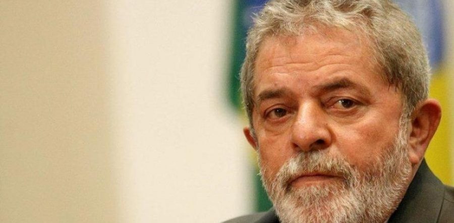 Lula se retiraría este martes de la carrera presidencial en Brasil