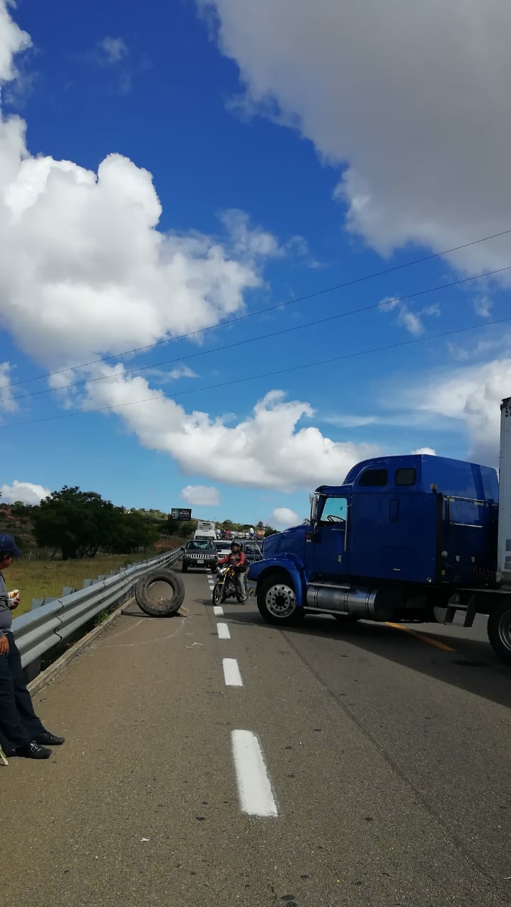 Cumple más de 24 horas el bloqueo en Nochixtlán