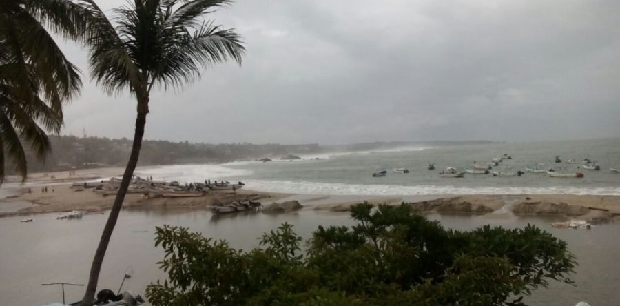 Cierran puertos a la navegación en Oaxaca por zona de baja presión