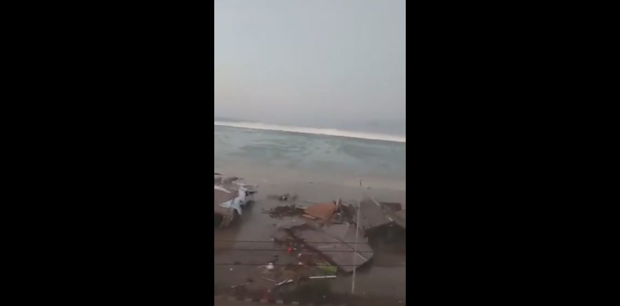 Tsunami azota Indonesia tras un fuerte terremoto en la isla de Célebes
