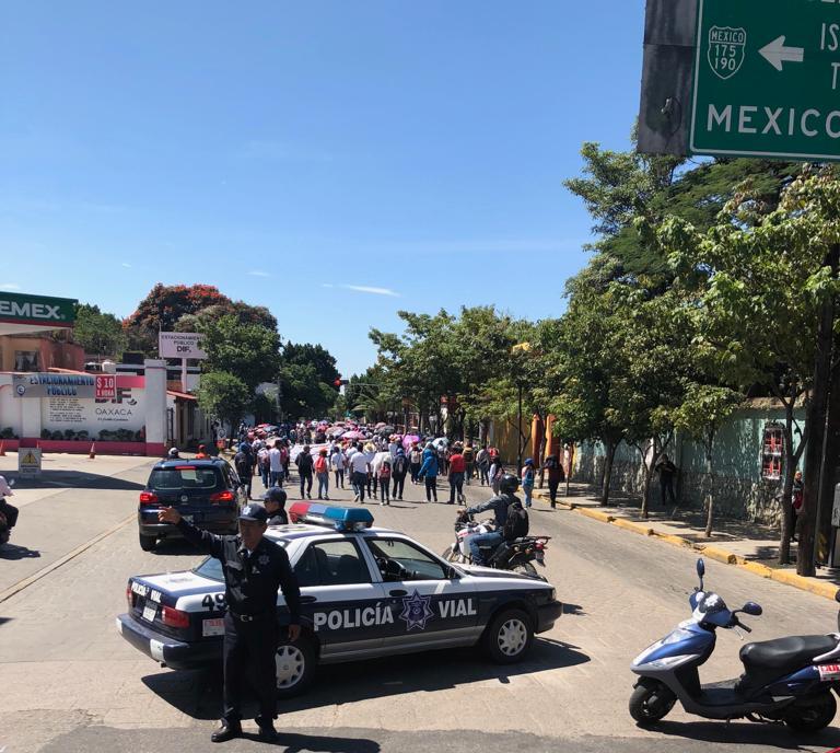 Normalistas de Oaxaca marchan a 4 años del caso Ayotzinapa