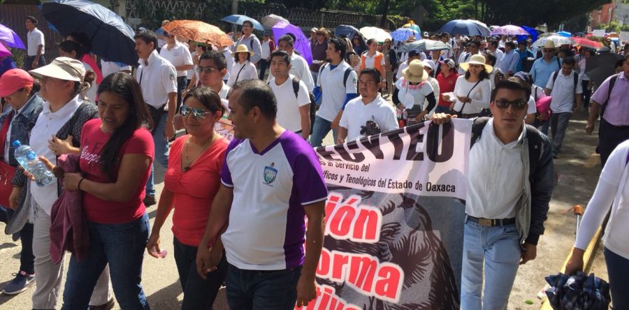 Con marcha maestros rechazan último informe de Peña Nieto