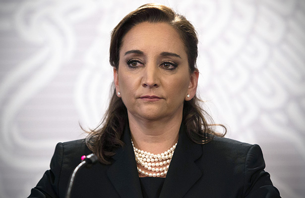 Claudia no entiende: Moisés MOLINA