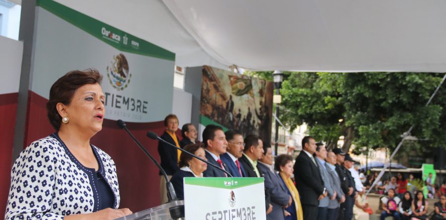 Prepara UABJO a estudiantes para ser mejores cada día: Leticia Mendoza