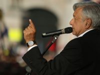 AMLO presiona a petroleras a producir más, pero no ofrece incentivos