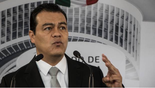 Alza la mano Juan Zepeda para dirigir al PRD; Pide acuerdo de unidad