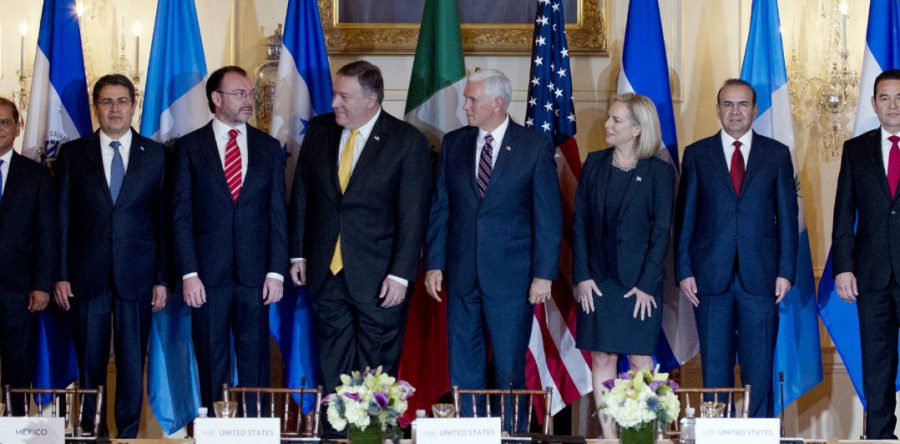 Ante Washington, los presidentes de Centroamérica compiten en sumisión