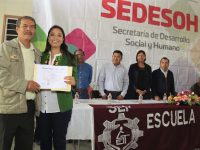 Avanza en tiempo récord dotación gratuita de uniformes y útiles escolares en Oaxaca