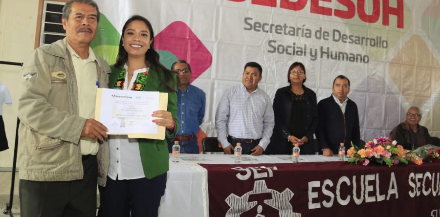Avanza en tiempo récord dotación gratuita de uniformes y útiles escolares en Oaxaca