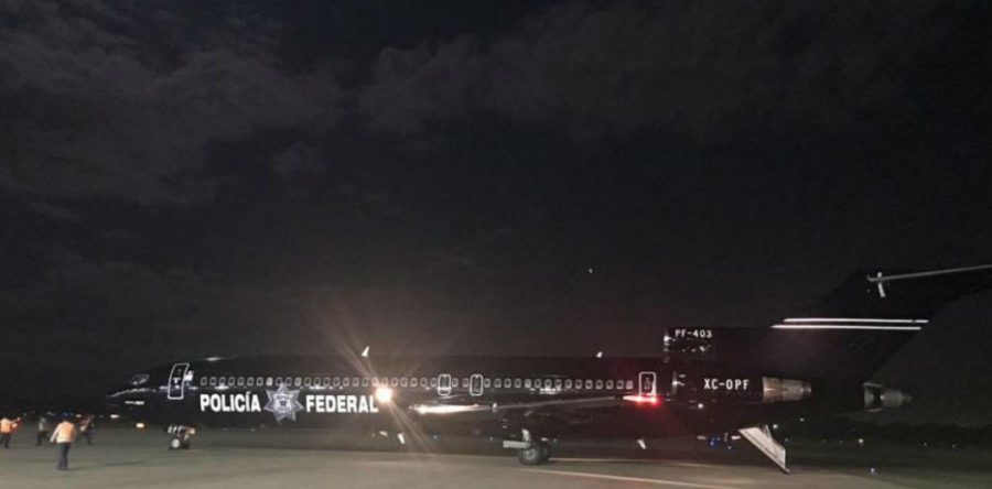 Avión de la Policía Federal repatria a 150 hondureños de la caravana migrante