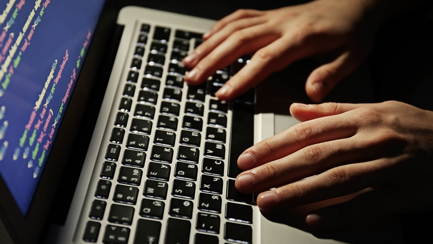 Axa sufre ataque cibernético; sector bancario, en alerta