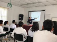 Imparte Coesida sesiones educativas de prevención del VIH a estudiantes del CECyTE en la mixteca