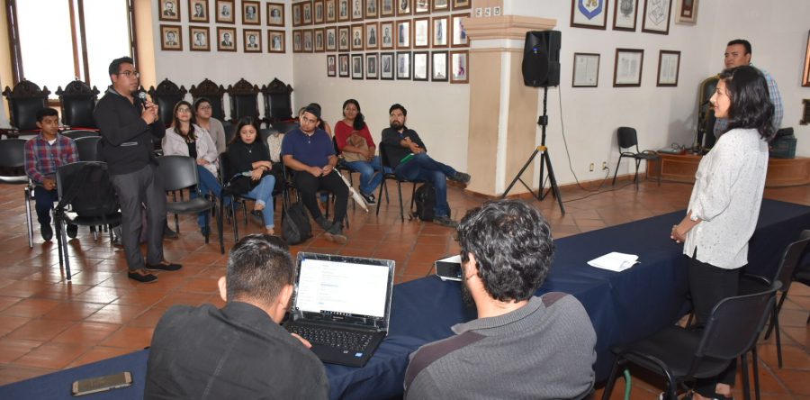 Imparten taller de fotografía media y avanzada a jóvenes
