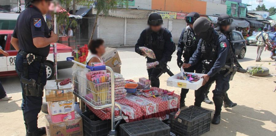 Comisión de Seguridad y Vialidad Municipal asegura pirotecnia en el mercado de abasto