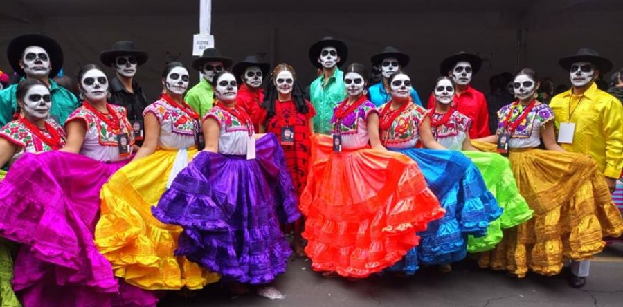 Oaxaca enaltece tradición del Día de Muertos en desfile de la Ciudad de México